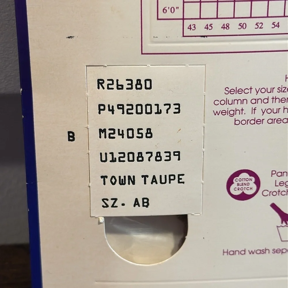 Vintage Hanes discontinued - color Town Taupe size AB style 173 pantyhose *As is